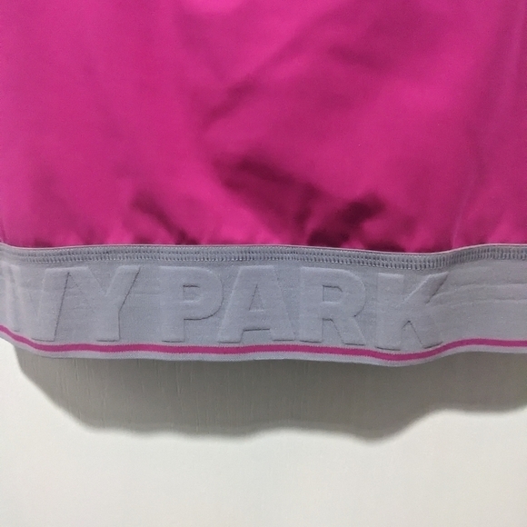 Ivy Park | Logo band sports bra in Pink - Picture 6 of 7
